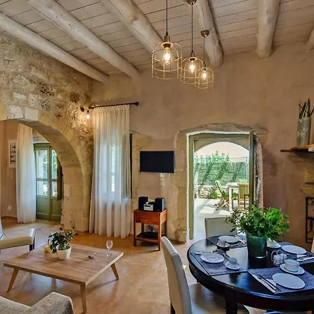 House, Castellos Kastellos